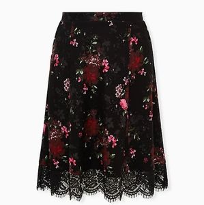 TORRID Size 2x black floral skirt
